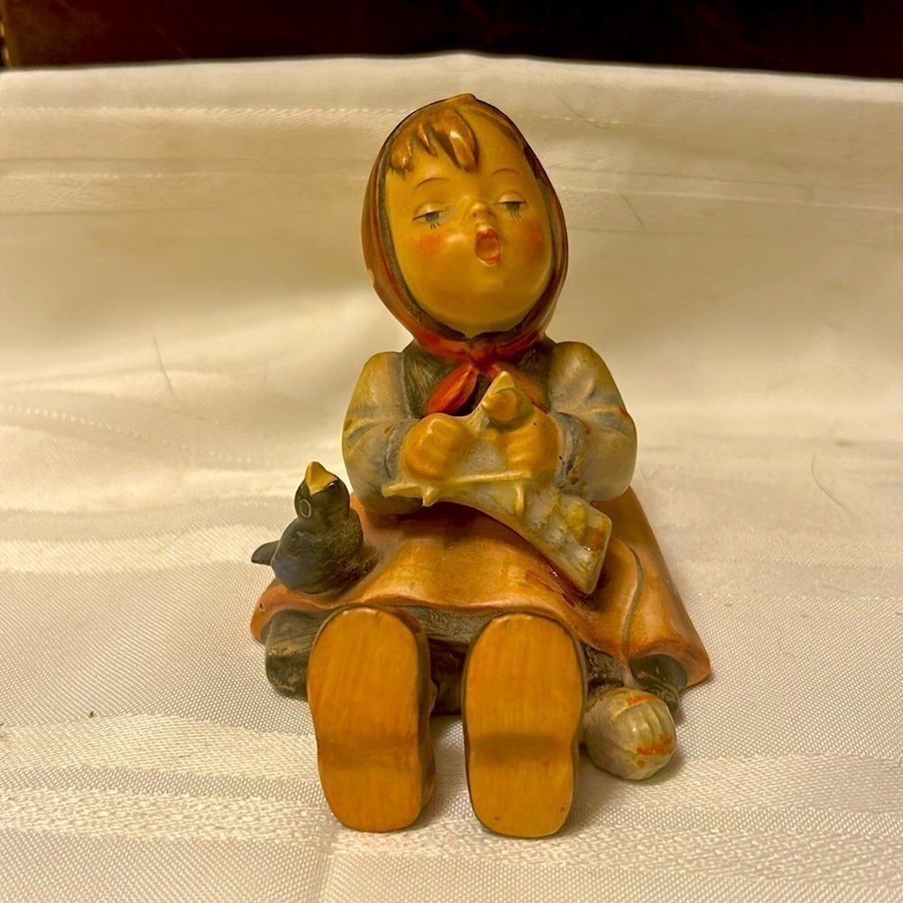 ⭐⭐RARE Hummel Figurine Happy Pastime Girl Singing Bird⭐⭐ - Picture 3 of 12